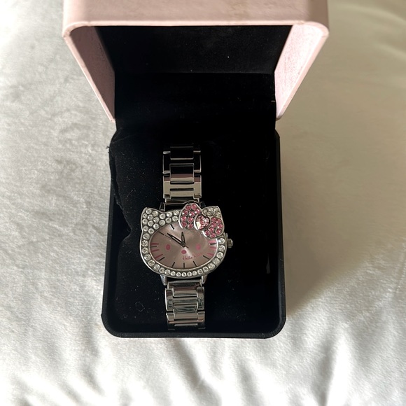 Hello Kitty Watch - Picture 2 of 4